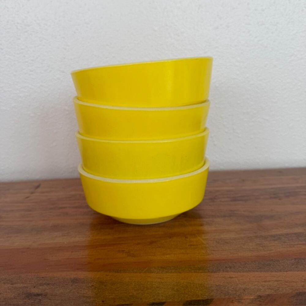 Vintage Federal Milk Glass Bowl Set - 4 pieces - Yellow - 5"